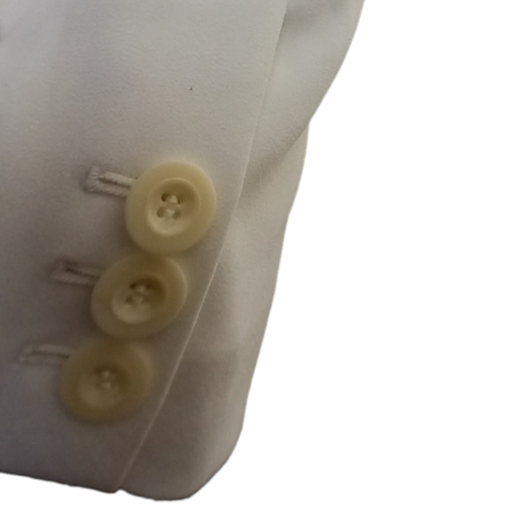 ST John Ivory-White Blazer NWOT p to p 20" - Picture 6 of 10